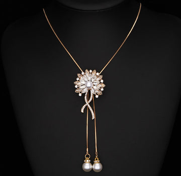 N2682 - Elegant Flower Pendant Necklace